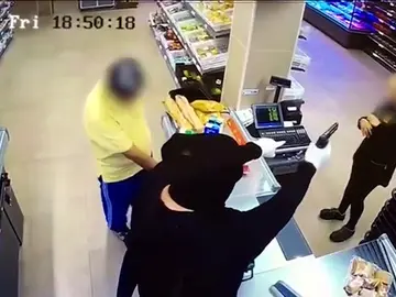 Un detenido tras atracar con una pistola de fogueo en un supermercado de Barcelona Un detenido tras atracar con una pistola de fogueo en un supermercado de Barcelona