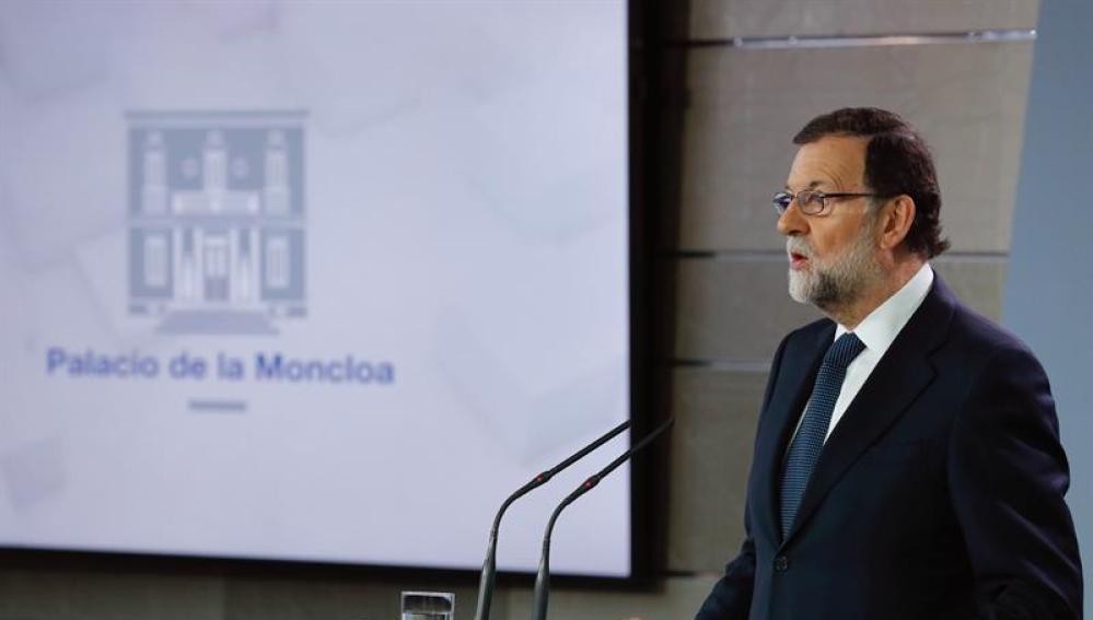 El presidente del Gobierno, Mariano Rajoy, durante su comparecencia ante los medios tras la reunión extraordinaria del Consejo de Ministros