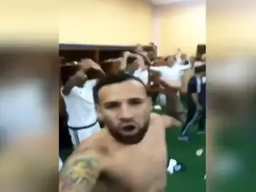 Locura en el vestuario de Argentina... y cánticos contra los periodistas: "La puta que los parió" Locura en el vestuario de Argentina... y cánticos contra los periodistas: "La puta que los parió"