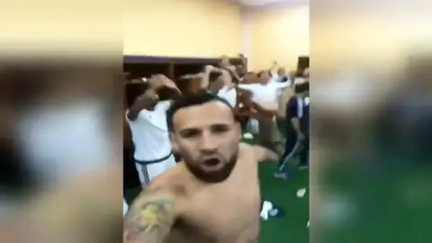 Locura en el vestuario de Argentina... y cánticos contra los periodistas: "La puta que los parió" Locura en el vestuario de Argentina... y cánticos contra los periodistas: "La puta que los parió"