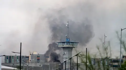 Trece reos murieron y al menos ocho más resultaron gravemente heridos en un motín en el Penal de Cadereyta Trece reos murieron y al menos ocho más resultaron gravemente heridos en un motín en el Penal de Cadereyta