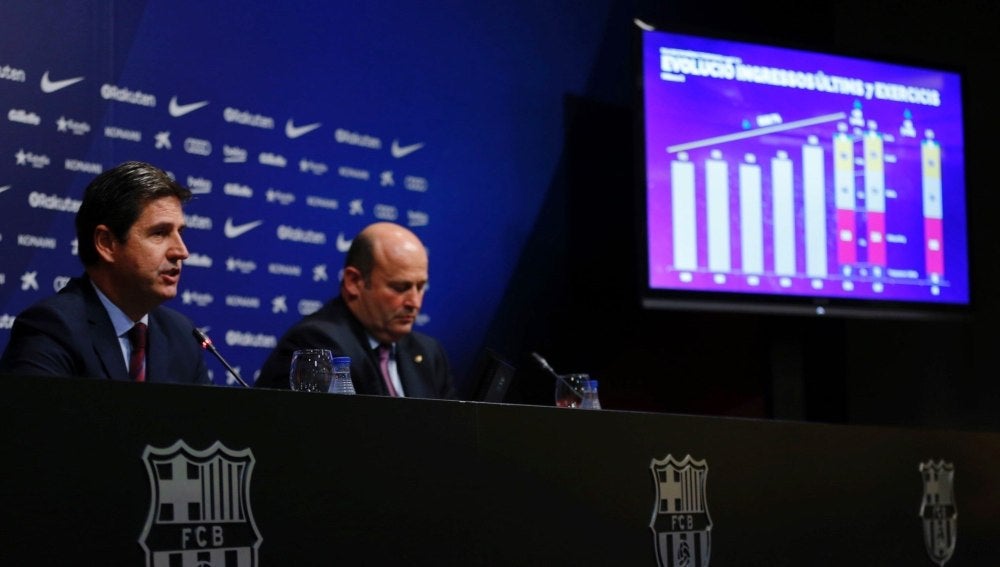 A la derecha, Óscar Grau, director ejecutivo del Barça