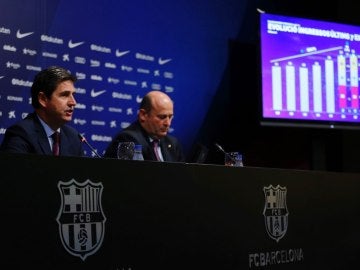 A la derecha, Óscar Grau, director ejecutivo del Barça