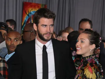 Liam Hemsworth y Miley Cyrus  Liam Hemsworth y Miley Cyrus