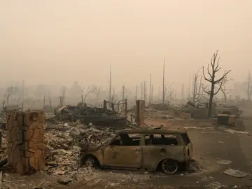 Bomberos no logran controlar fuegos de California que han dejado 21 muertos Bomberos no logran controlar fuegos de California que han dejado 21 muertos