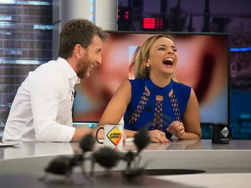 Pablo Motos cambia de sexo a Chenoa en 'El Hormiguero 3.0' Pablo Motos cambia de sexo a Chenoa en 'El Hormiguero 3.0'