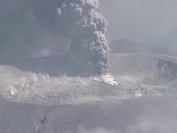 Erupción de un volcán en Japón