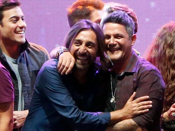 Antonio Carmona junto a Alejandro Sanz Antonio Carmona junto a Alejandro Sanz