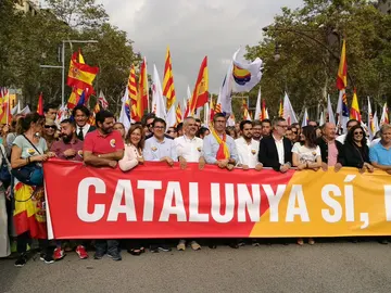 Miles de personas se manifiestan en Barcelona el Día de la Hispanidad Miles de personas se manifiestan en Barcelona el Día de la Hispanidad