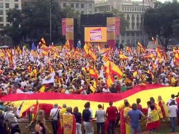 Miles de personas se manifiestan en Barcelona en el Día de la Fiesta Nacional 