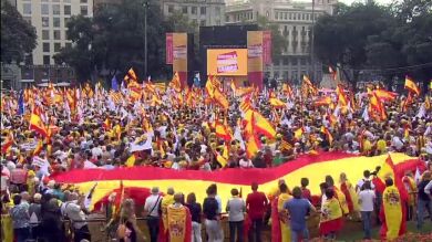 Miles de personas se manifiestan en Barcelona en el Día de la Fiesta Nacional 