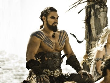 Khal Drogo y Daenerys Targaryen en su boda en 'Juego de Tronos'