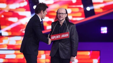 Santiago Segura duerme a Carlos Latre para conseguir su puesto en el jurado