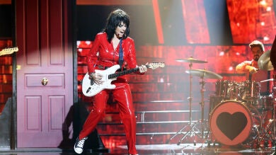 Beatriz Rico proclama su 'I love rock and roll' como Joan Jett