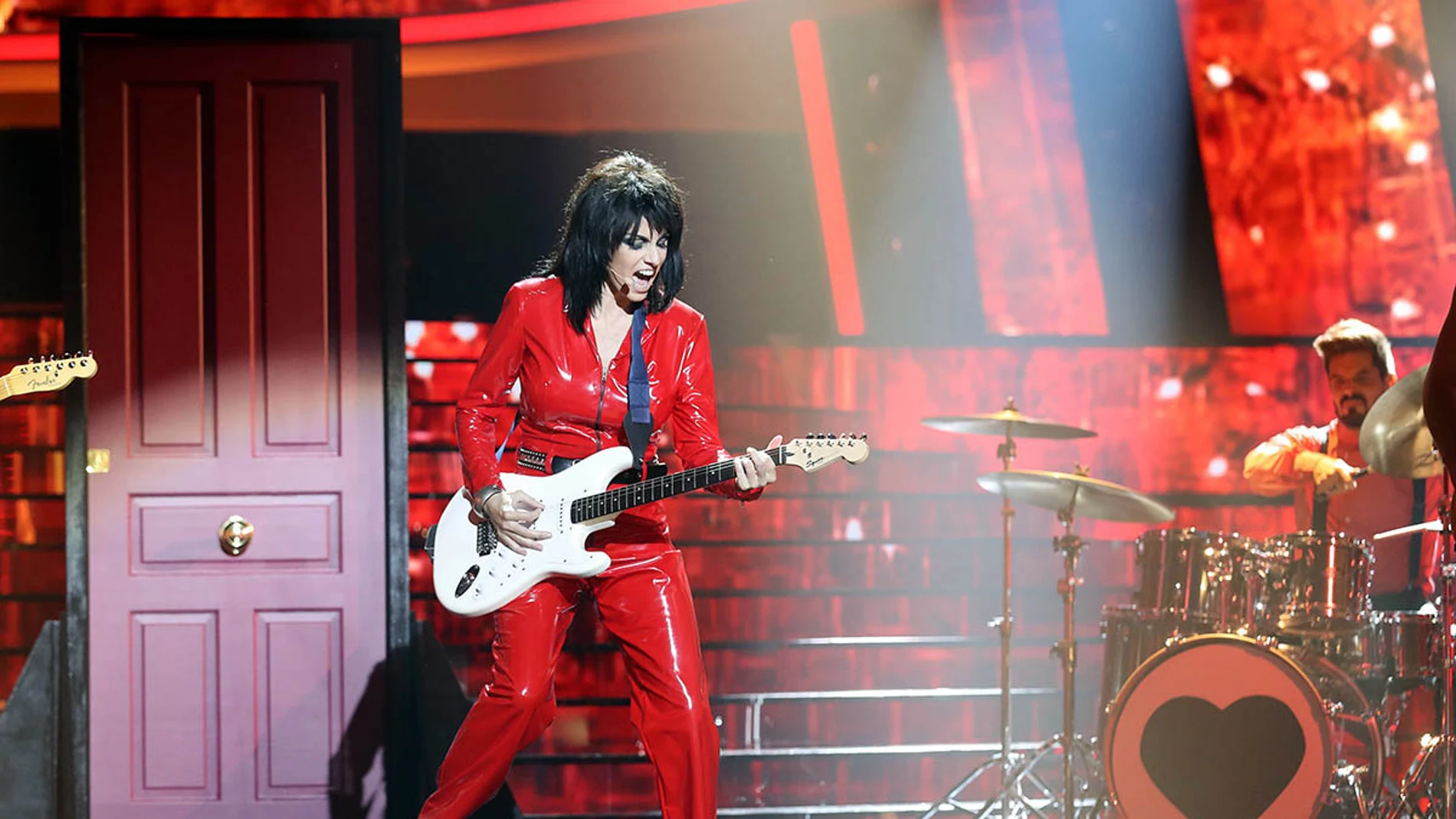 Beatriz Rico proclama su ‘I love rock and roll’ como Joan Jett 