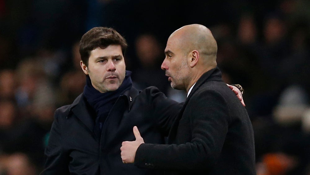 Guardiola conversa con Pochettino al término del partido