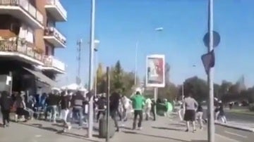 Multitudinaria pelea entre ultras del Alavés y del Racing de Santander en las calles de Vitoria