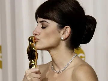 Penélope Cruz gana el Oscar a mejor actriz de reparto por 'Vicky Cristina Barcelona' Penélope Cruz gana el Oscar a mejor actriz de reparto por 'Vicky Cristina Barcelona'