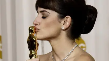 Penélope Cruz gana el Oscar a mejor actriz de reparto por 'Vicky Cristina Barcelona' Penélope Cruz gana el Oscar a mejor actriz de reparto por 'Vicky Cristina Barcelona'
