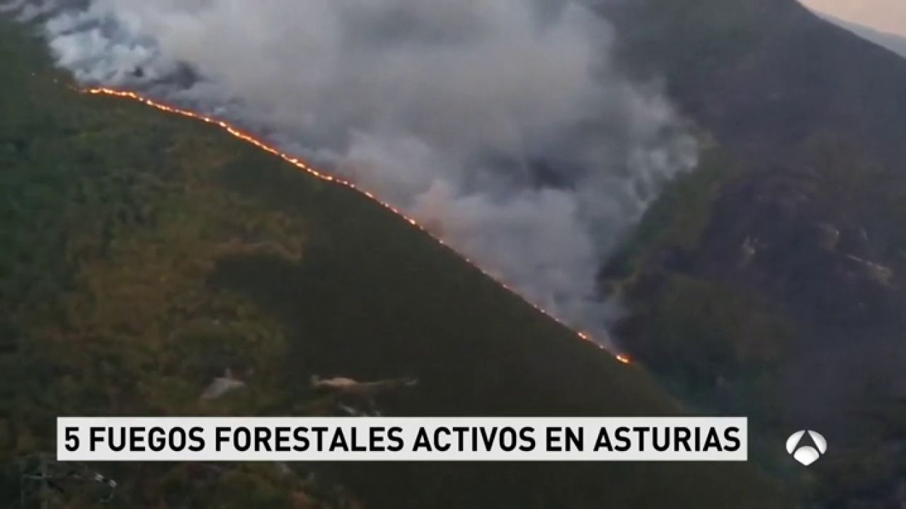 Una oleada de incendios devora Galicia y Asturias también en octubre