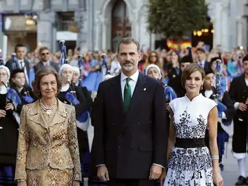 El vestido de la Reina Letizia, de inspiración oriental El vestido de la Reina Letizia, de inspiración oriental
