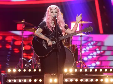 Una rockera Paula Rojo revoluciona el plató convertida en Elle King Una rockera Paula Rojo revoluciona el plató convertida en Elle King