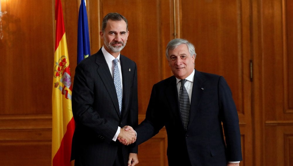 Felipe VI se reúne con el presidente del Parlamento Europeo en Oviedo