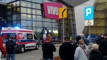 Exterior del centro comercial de Polonia donde ha tenido lugar el ataque con cuchillo