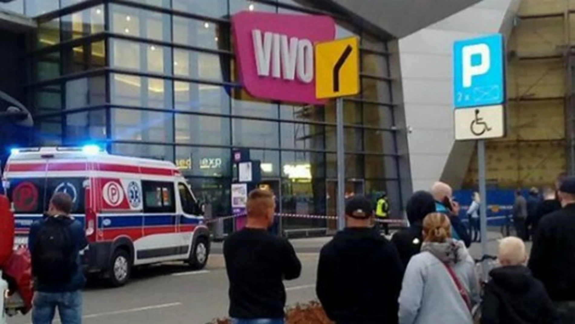 Exterior del centro comercial de Polonia donde ha tenido lugar el ataque con cuchillo Exterior del centro comercial de Polonia donde ha tenido lugar el ataque con cuchillo