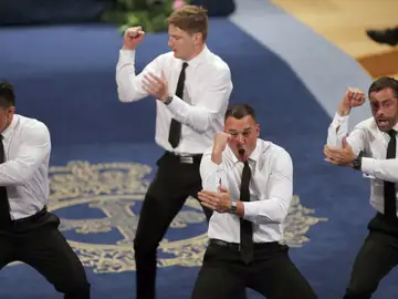 Los All Blacks interpretan la haka en Oviedo Los All Blacks interpretan la haka en Oviedo