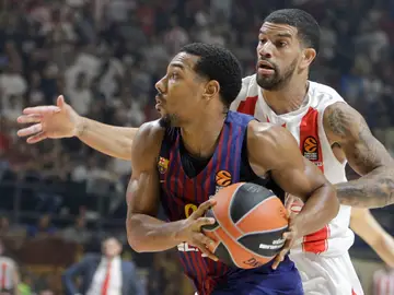 Phil Pressey trata de anotar ante el Estrella Roja Phil Pressey trata de anotar ante el Estrella Roja