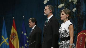 El Rey Felipe VI y la Reina Letizia en la ceremonia de entrega de los premios Princesa de Asturias 2017