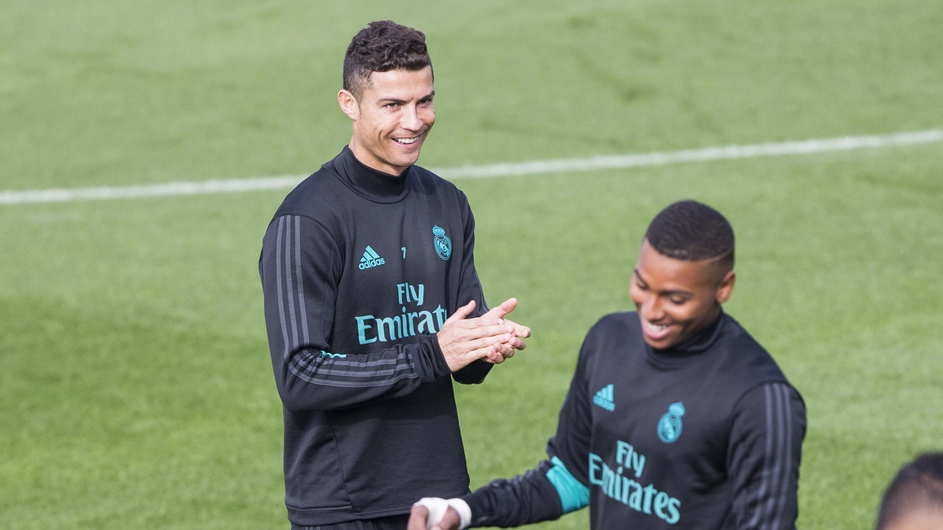 Cristiano Ronaldo, en el césped de Valdebebas Cristiano Ronaldo, en el césped de Valdebebas