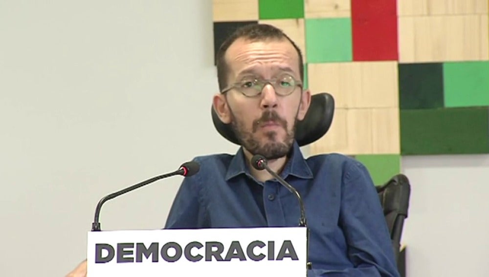 Podemos acusa a Rajoy de "suspender la democracia" y "romper los pactos del 78"