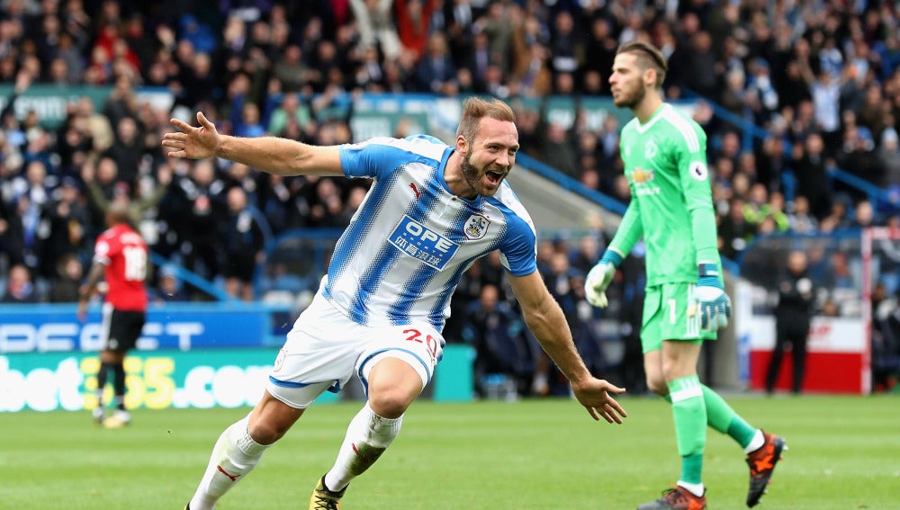 Laurent Depoitre celebra un gol ante David de Gea