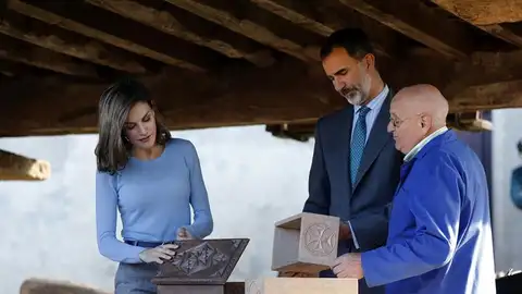 Los Reyes Felipe VI y Letizia en un acto en Asturias Los Reyes Felipe VI y Letizia en un acto en AsturiasE