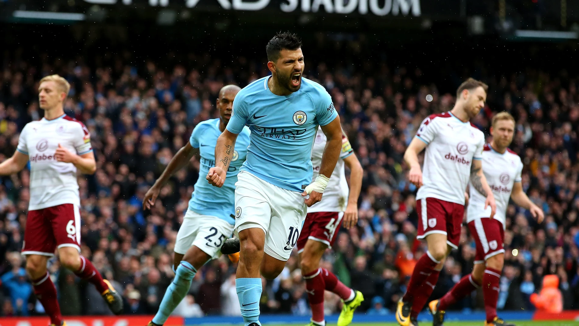 Agüero celebra el 1-0 ante el Burnley Agüero celebra el 1-0 ante el Burnley