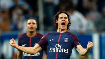 Cavani celebra su gol con el PSG