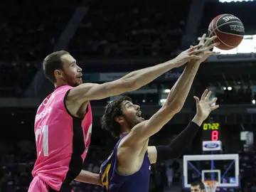 Brown lucha ante Tomic Brown lucha ante Tomic