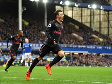 Ozil celebra un gol Ozil celebra un gol