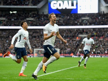 Harry Kane celebra un gol con el Tottenham