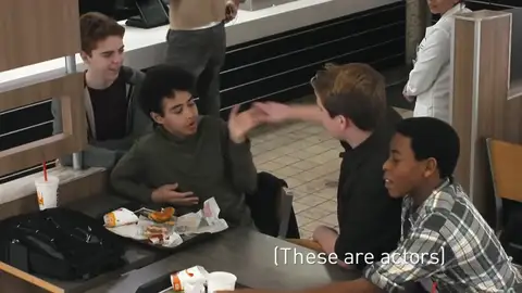 Burger King y la Fundación ANAR lanzan la campaña 'Bullying Junior' para crear conciencia del acoso escolar Burger King y la Fundación ANAR lanzan la campaña 'Bullying Junior' para crear conciencia del acoso escolar