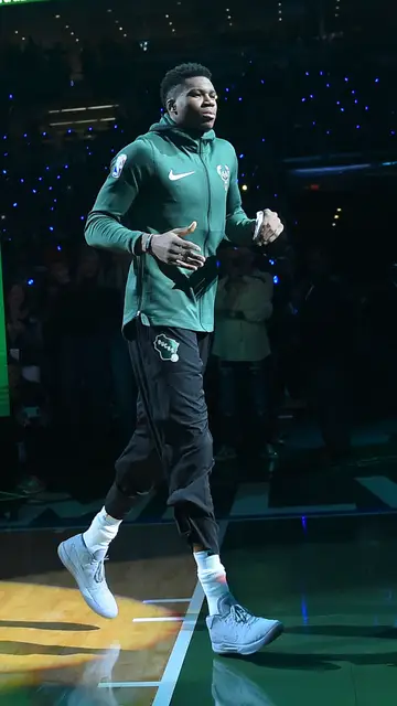 Antetokounmpo, antes de un partido con los Bucks Antetokounmpo, antes de un partido con los Bucks