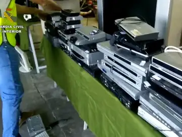 Detenidos 10 adultos y 11 menores de una banda implicada en 100 robos Detenidos 10 adultos y 11 menores de una banda implicada en 100 robos