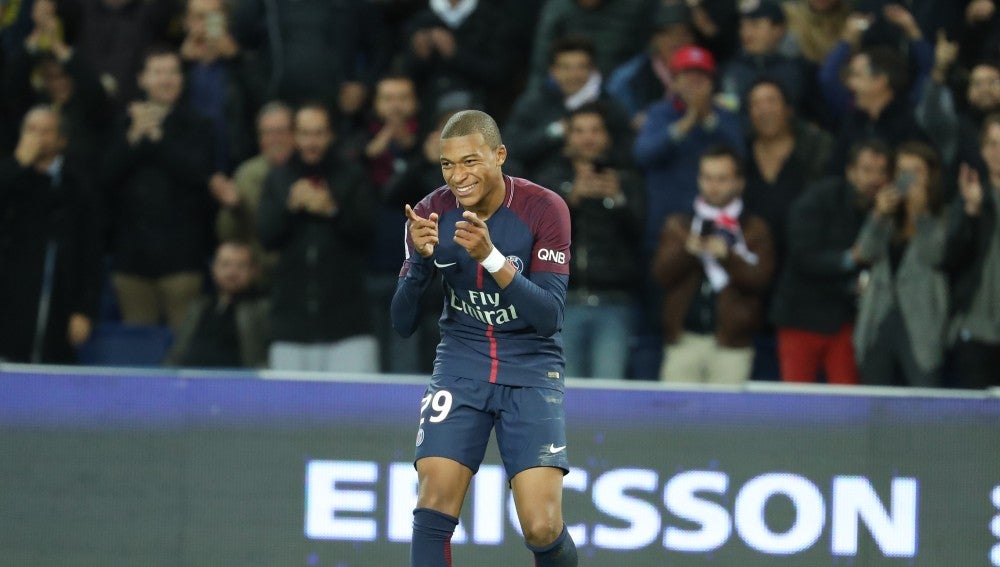 Mbappé celebra un gol con el PSG