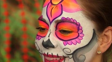 Un desfile anticipa celebración del Día de Muertos en México