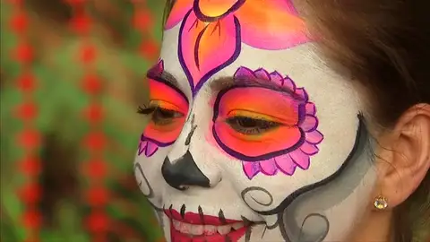 Un desfile anticipa celebración del Día de Muertos en México Un desfile anticipa celebración del Día de Muertos en México