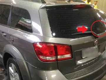 El vehículo en el que viajaba la española El vehículo en el que viajaba la española