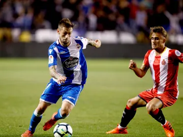 Fede Cartabia lleva el balón y Aleix García le defiende Fede Cartabia lleva el balón y Aleix García le defiende