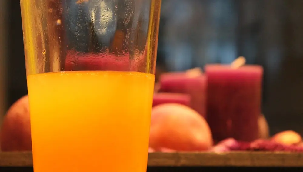 Si el zumo de naranja es industrial, es posible que lleve azúcar.